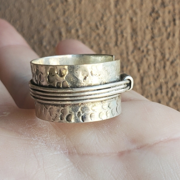 New Unique Twisted Silver Band Ring. - Picture 12 of 16